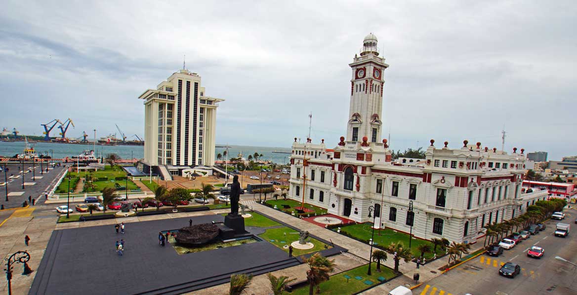 Malecon, torre pemex y faro venustiano carranza, Puerto de Veracruz